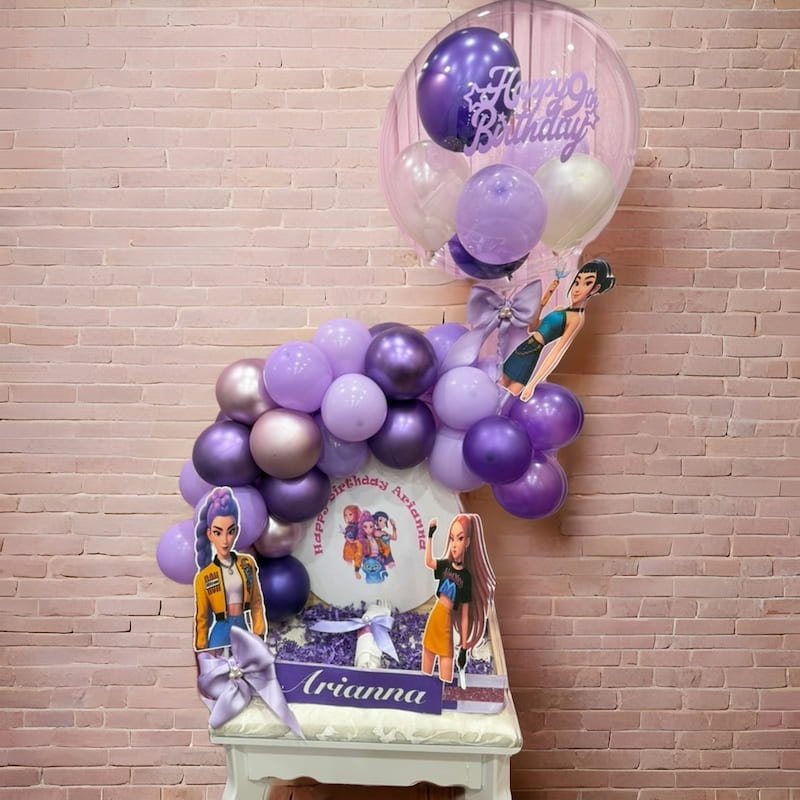 Mesa decorada con desayuno sorpresa artesanal